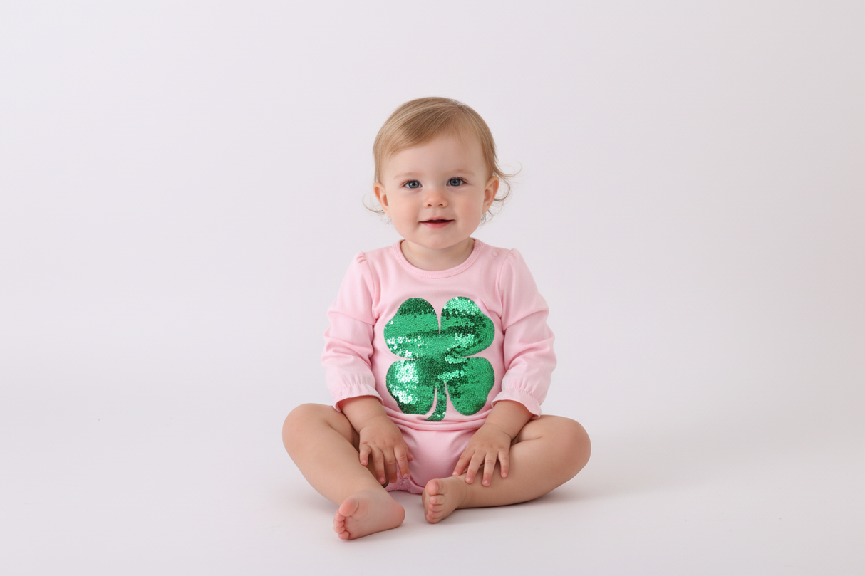 Pink clover glitter ruffle bubble