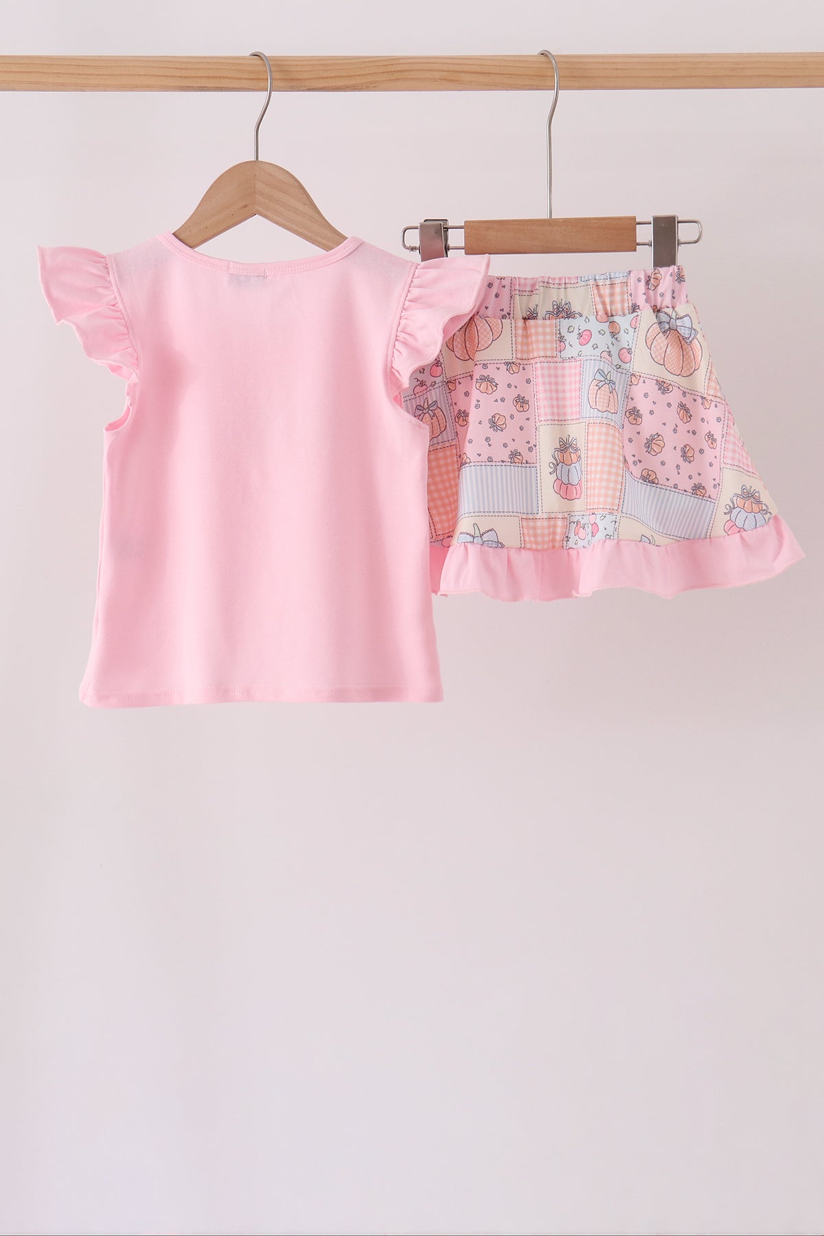 Pink pumpkin ruffle skorts set