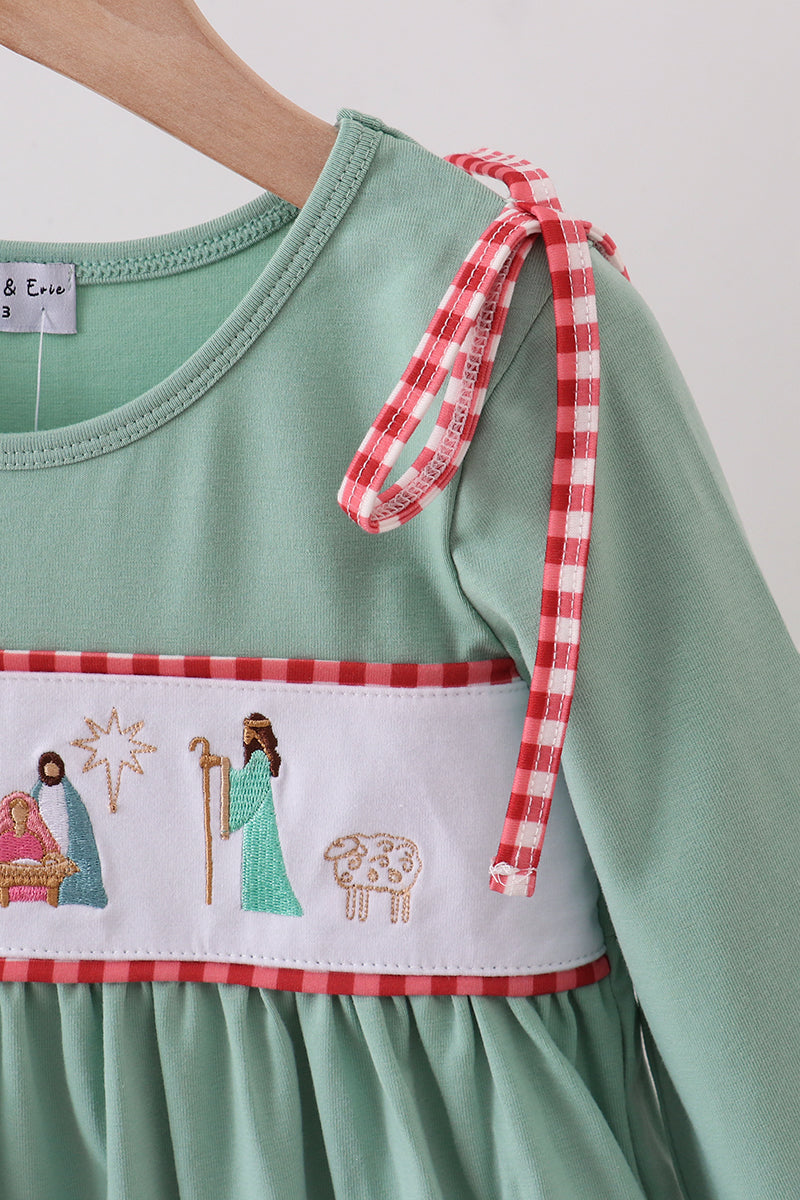 Green nativity embroidery dress