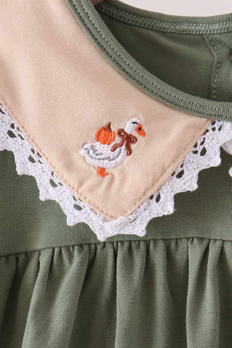 Green goose pumpkin embroidery pants set