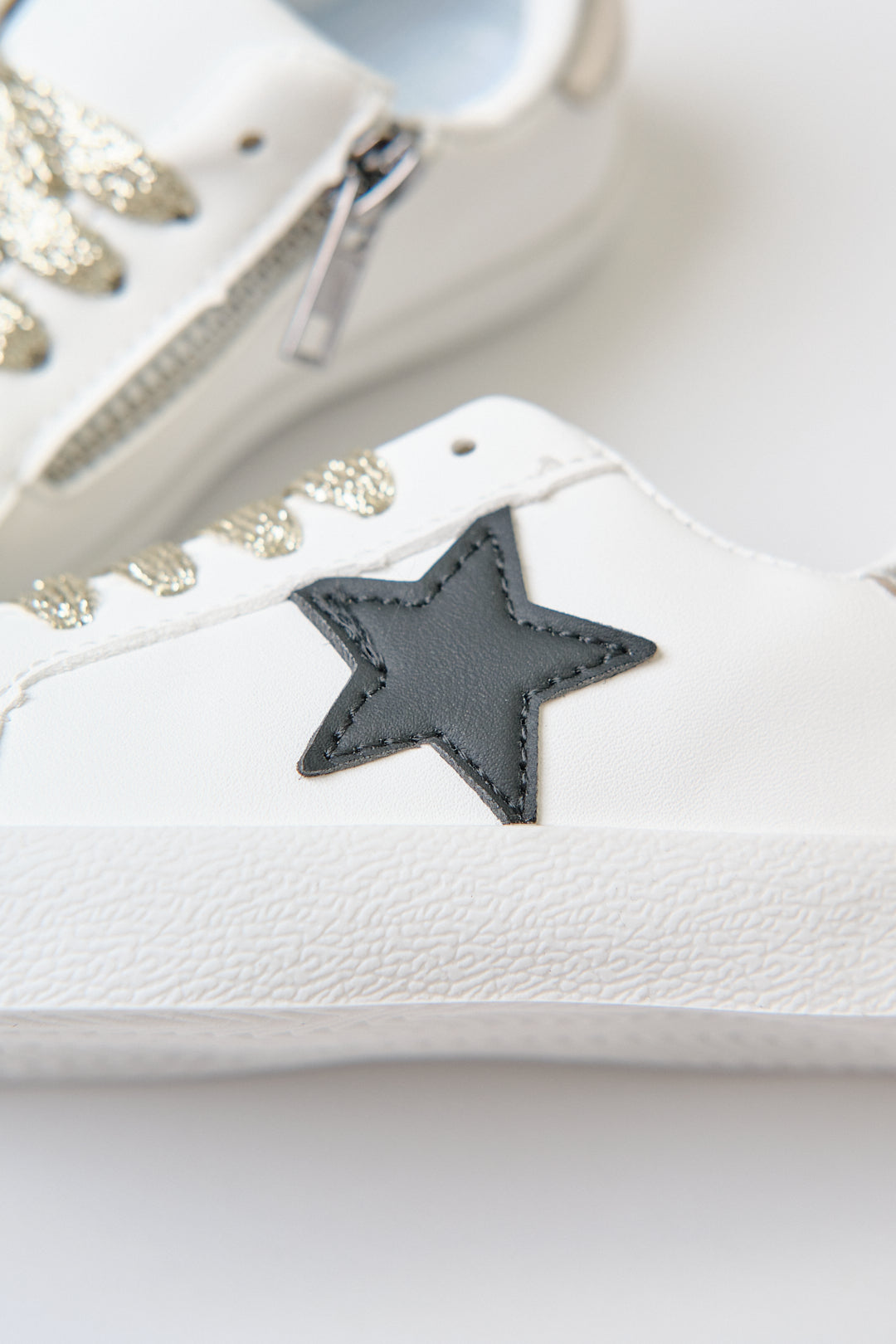 Whtie black star glitter sneaker (toddler to big kids)
